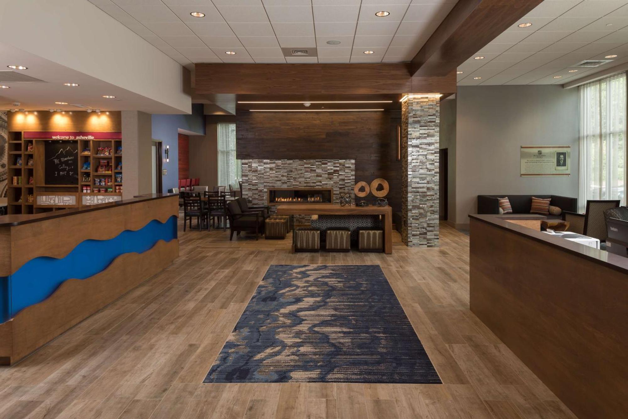 Hampton Inn & Suites-Asheville Biltmore Village, Nc Bagian luar foto